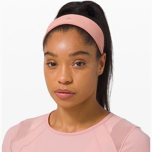 NWOT lululemon fly away tamer headband